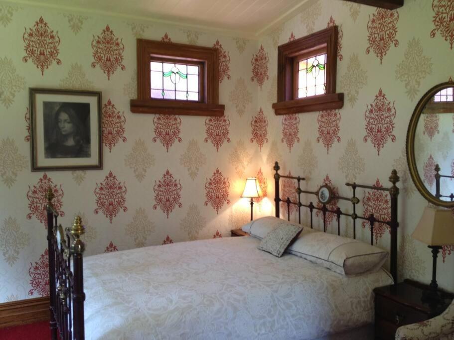 Oakura Pond Cottage - A Unique Kiwi Holiday Bach Dış mekan fotoğraf