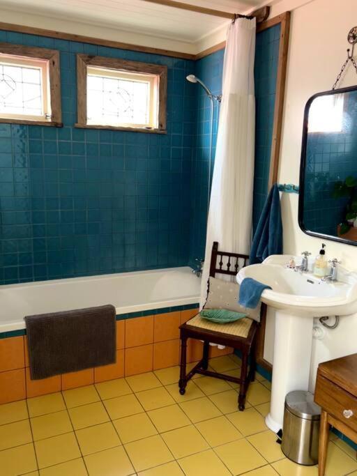 Oakura Pond Cottage - A Unique Kiwi Holiday Bach Dış mekan fotoğraf