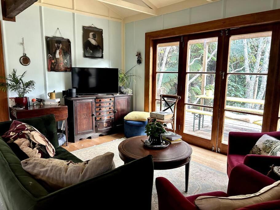 Oakura Pond Cottage - A Unique Kiwi Holiday Bach Dış mekan fotoğraf